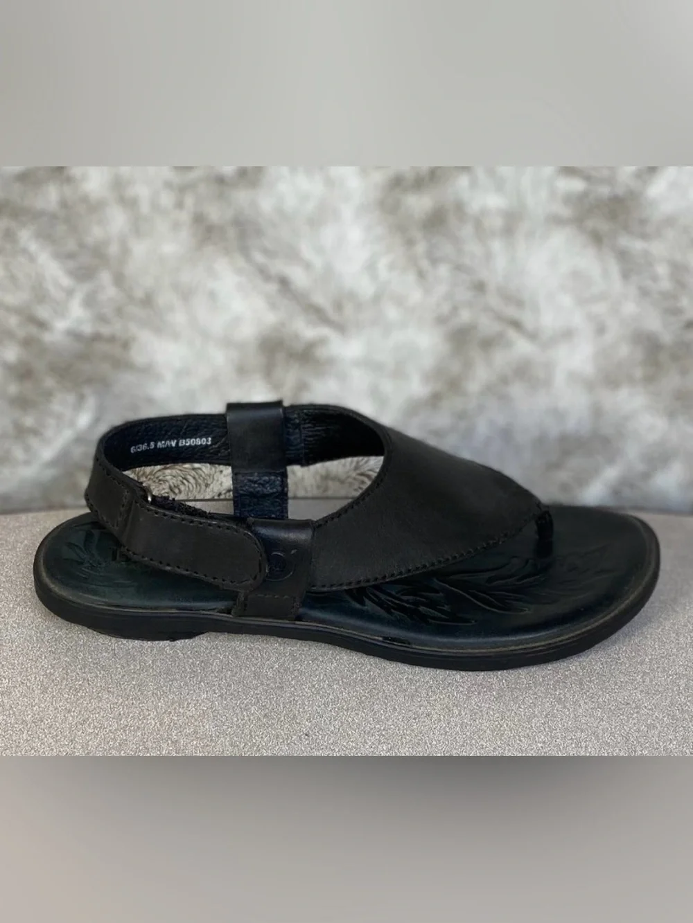 Born Black Leather Thong Style Adjustable Back Strap Sandals Size 6